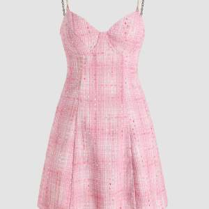 Jättefin rosa klänning från cider, endast provad. Storlek M.   Säljer pga fel storlek. 