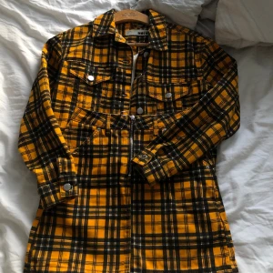 Clueless set - Gul och svart rutigt set med kjol och jacka som liknar det ikoniska som Cher i Clueless bar! 