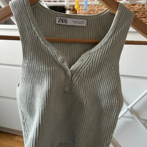 Linne från zara  - En grön söt liten topp från zara💚
