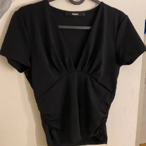 Tröja - Lånade bilder!!! Jättefin topp från bik bok, väldigt bra skick och endast blivit använd ett par gånger. Skriv för egna bilder!