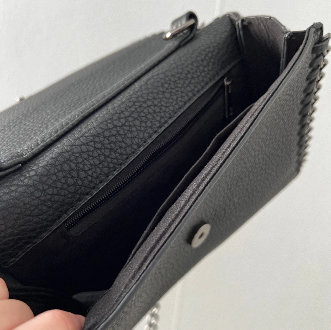 Svart väska  - 91
