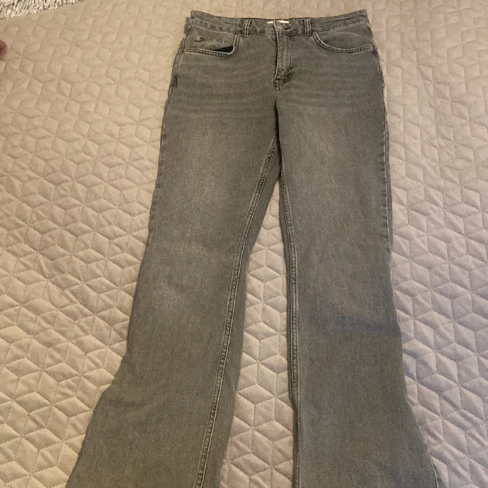 Jeans från Gina tricot perfect jeans. Köpta och använda få gånger. Säljer odg av att dem sitter för långt i benen. Pris kan diskuteras. . Jeans & Byxor.