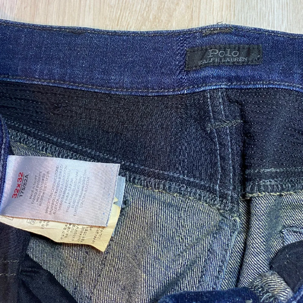 Riktigt feta Ralph Lauren jeans som är perfekta om du vill uppgradera dripen. Grischiga och extremt sköna. Kolla gärna in mina andra annonser🤩 Fraktas inom 48h📦📩. Jeans & Byxor.
