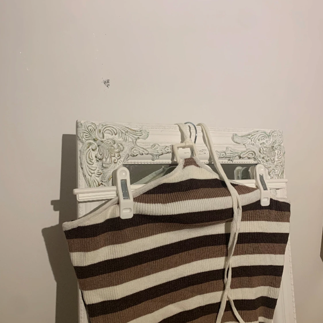 Croppad topp med band runt nacken