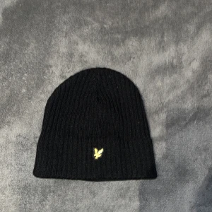 Lyle&Scott mössa - Säljer splittrans ny Lyle & Scott mössa. Toppen skick, nypris 360. Mitt pris 100 och jag står för frakt💗