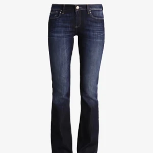 Mavi jeans - Snyggaste mavi jeansen i stl 28/32 använda men fint skick!! Midrise straight jeans💕💕❤️‍🔥