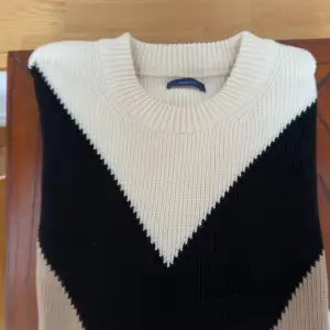 Säljer min helt oanvända tröja från gant i storlek S. Den är i jättebra kvalitet!✨