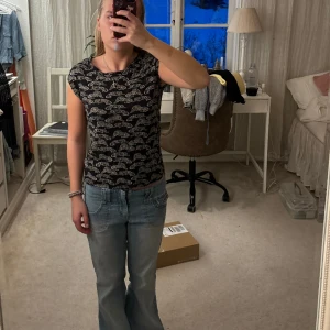 Mönstrad tshirt - Tshirt med snygg passform samt med coolt mönster