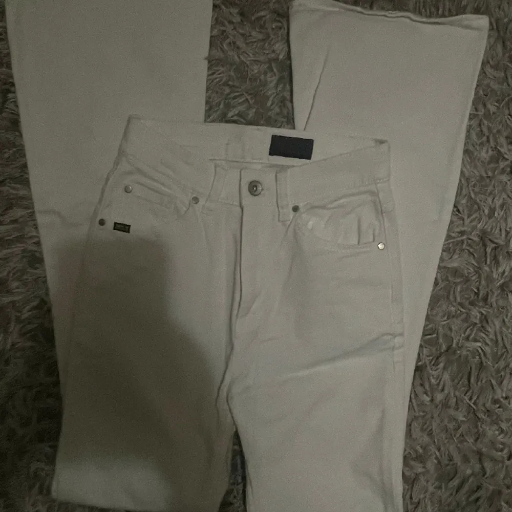 ❗️skriv om ni vill köpa❗️ tiger of sweden jeans i ca storlek xs nypris: ca 1000kr nyskick jag kan sänka priset vid snabb affär. Jeans & Byxor.