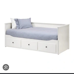 Säng - Säljer två st Ikeas hemnes dagbädd.  1500st Köpta för 5800 kr st 