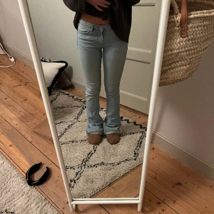 Lågmidjade jeans  - Jätte snygga popoulära och slutsålda lågmidjade jeans från zara! Strl 34.💕💕
