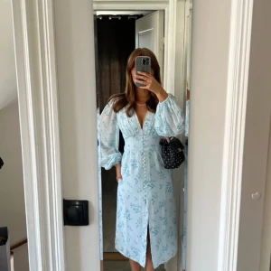 Klänning Nakd - Knappt använd ljusblå klänning från nakd Finns inga tecken på användning 