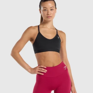 Gymshark sport bh  - Svart sport bh från Gymshark. Storlek M. Använd men i fint skick. Tvättad ett antal gånger men inga skador. 