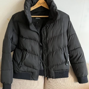 Jacka från Monki - Flitigt använd