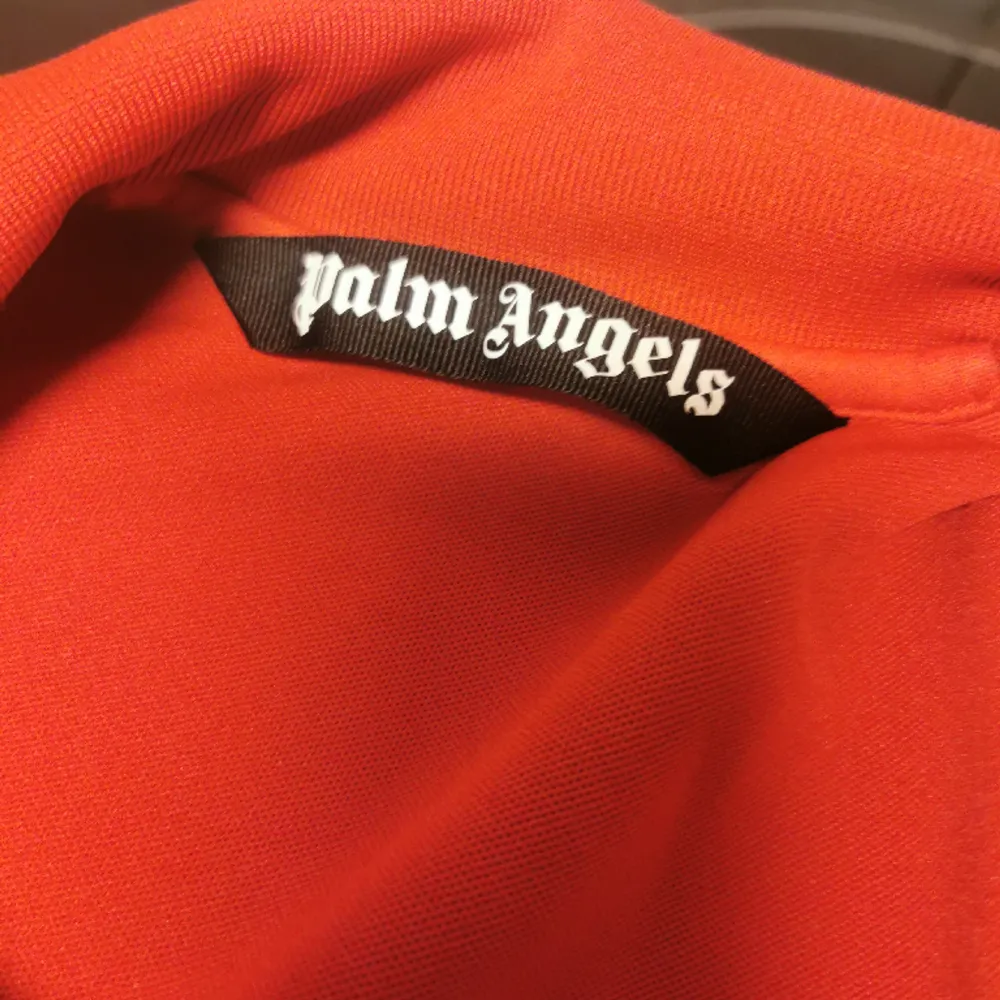 Palm Angels tröja säljes Storlek xs Ny skick Självklart äkta Pris:3000kr. Tröjor & Koftor.