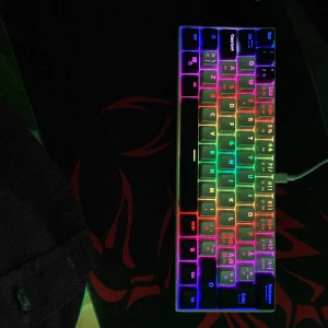 Säljer den för jag har ett annat bättre o inte längre vill ha den o det finns super mycket mer färger skriv om ni har frågor😊 - Bra skick den låter skönt och är väldigt bra ny pris runt 1500