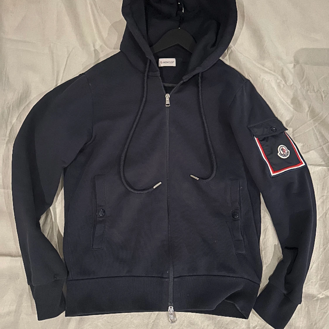 Moncler ziphoodie. - 90