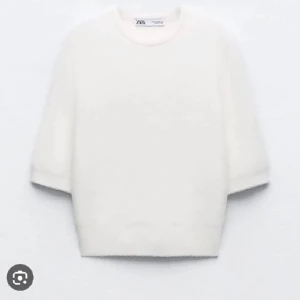 Zara trekvartsärm tröja - Jättefint skick!! Fråga om egna bilder!!💓💓från zara!! Pris kan diskuteras!! Kan även byta mot andra saker!💓💓