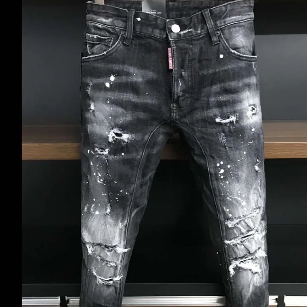 Svarta Dsquared2 byxor strl 50. Jeans & Byxor.