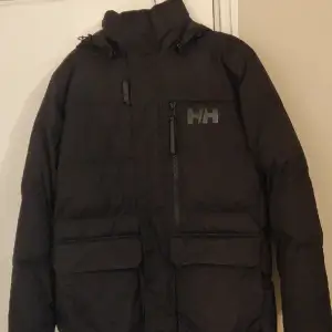 Hittade denna coola Helly Hansen jacka i garderoben som jag aldrig använt förut, den kostar 3800 nypris på deras hemsida. Pris kan diskuteras