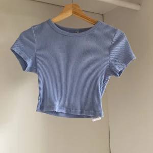 Kort T-shirt från okänt märke - Kort T-shirt Storlek S