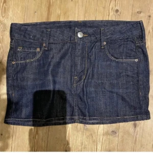 Jeans Kjol - Super fin vintage Levis jeans kjol men som tyvärr inte passar. Skriv privat för egna bilder❣️