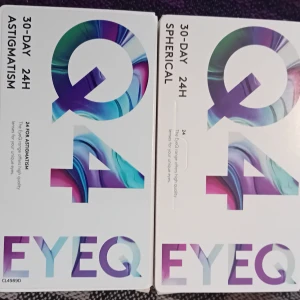 EyeQ kontaktlinser 2 paket Nytt/obruten förpackning  - EyeQ kontaktlinser 2 paket Nytt/obruten förpackning   2 paket (olika) kontaktlinser från synsam, ej öppnade förpackningar, Kvitto finns kvar. Köpt dom för 1038 kr men säljer dom för halva priset.  • 1 st paket - Höger öga - EyeQ 24 For Astigmatism Q