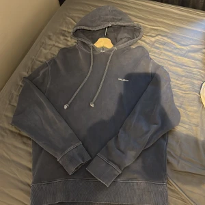 Blå hoodie  - Medium bra skick, hoodie 