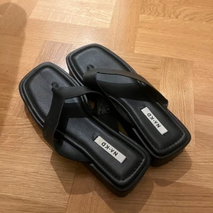 Sandaler från Nakd  - Säljer dessa sandaler från Nakd. Använda ett fåtal gånger. Strl 39 