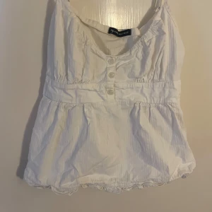 Topp - Säljer min söta topp från brandy Melville. Endast buren en eller två gånger. Säljes pga storleken. 💖☺️