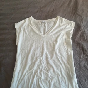 vit t-shirt  - vanlig vit t-shirt som är super skön❤️