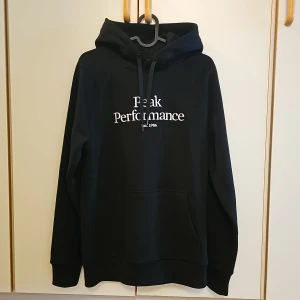Peak hoodie - Oanvänd snygg hoodie som bara blivit hängandes kvar i garderoben. Nyskick!