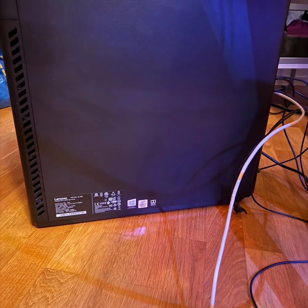 Lenovo Legion T5 28IMB05  Grafikkort: Nvidia GeForce 2070, 8 GB  Processor: Intel i7- 10700   Ram: 2x 8GB DDR4 2933  Operativsystem: Windows 10 Home  Hårddisk: 1x 1TB SSD   Trådlös nätverk: 1x Intel Wi-FI 6 AX200 2x2 AX & Bluetooth 5,0  Kan förhandla. Övrigt.