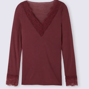 Intimissimi tröja - Jag säljer nu min vinröda intimissimi tröja då jag vill köpa en annan, i bra skick och har inga defekter, köpt för nån månad sedan