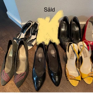 Klackskor - Säljer dessa vintage klackskor! PRISET ÄR DISKUTERBART! Hör av er vilken sko ni vill ha! Så berättar jag pris! 🍀 Frakten tillkommer! Alla skor har storlek 37