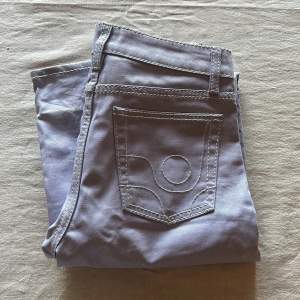 Lila ascoola jeans från Eytys. Knappt använda, i väldigt fint skick!! 