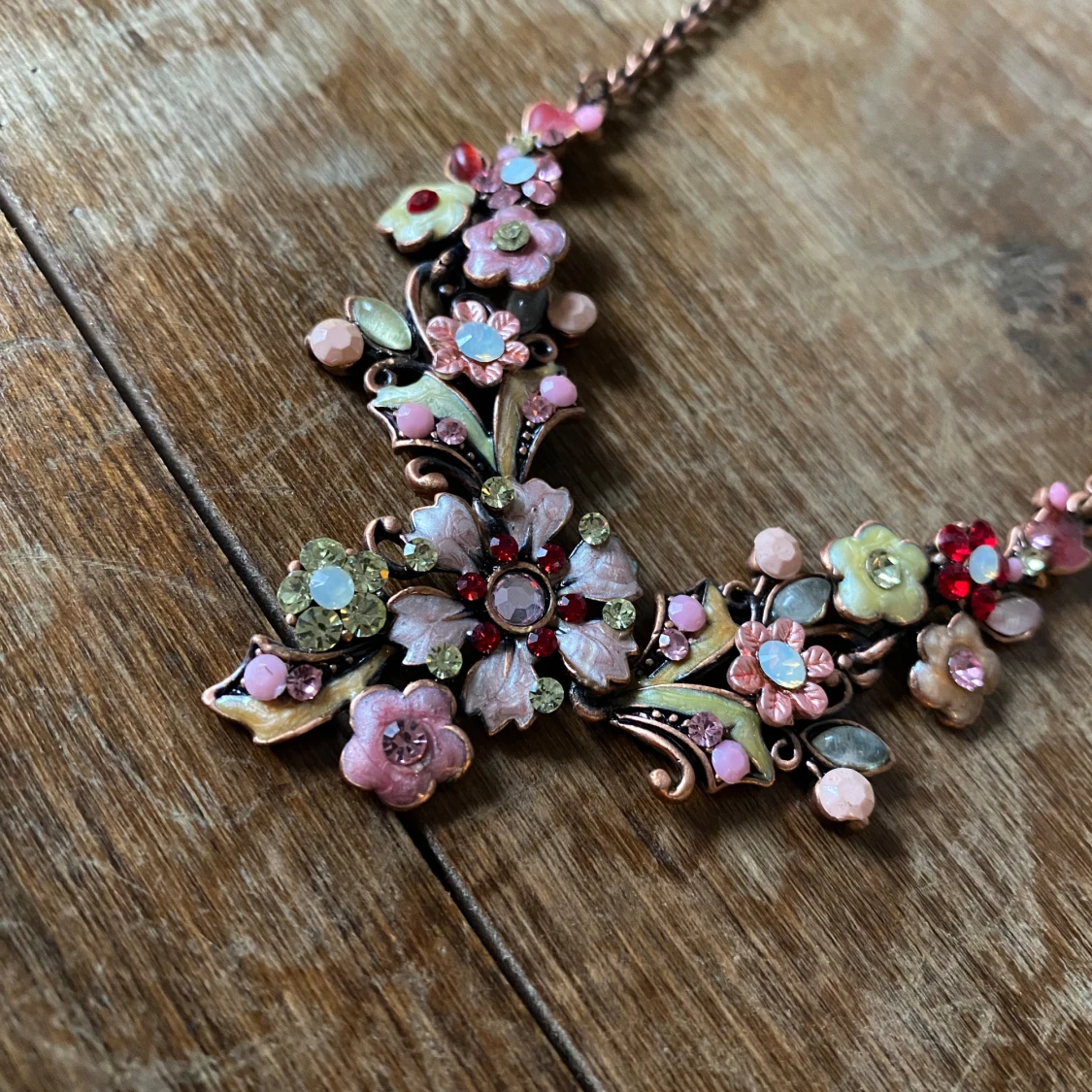 Vackert vintagehalsband