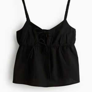 Svart linne m rosetter  - Aldrig använt bara testat, säljer pga för stor ❤️