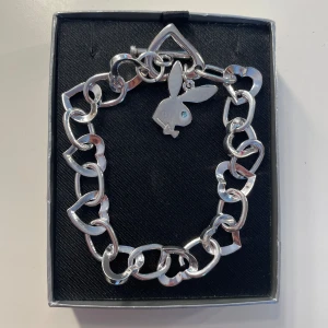 Playboy armband - Säljer detta fina Playboy armband, aldrig använt 