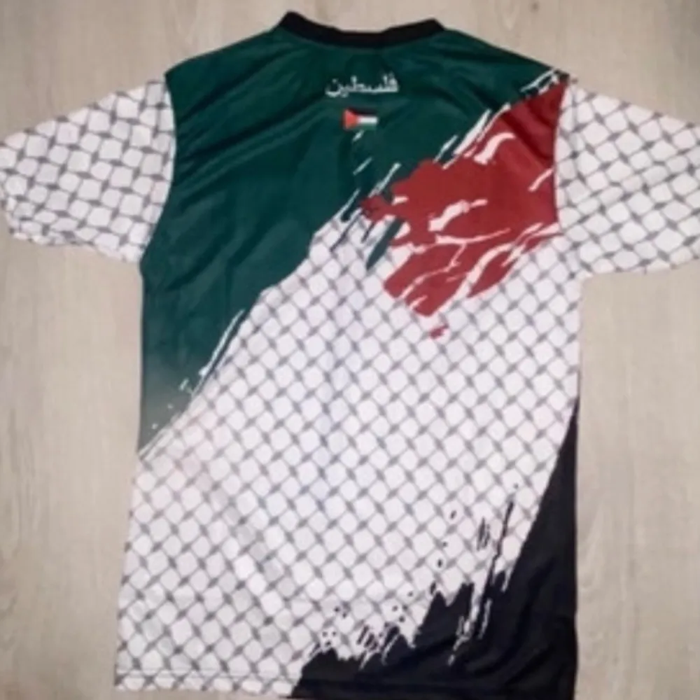 Finns i alla storlek, 50 kronor av varje såld T-shirt doneras till Gaza.. T-shirts.