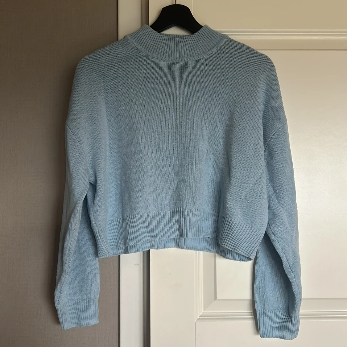 Blå stickad tröja