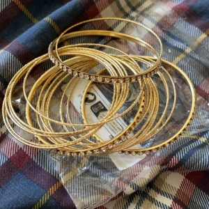 armband / bangles shein - helt oanvända armband / bangles från shein ❤️ säljer pga för stora för mig 