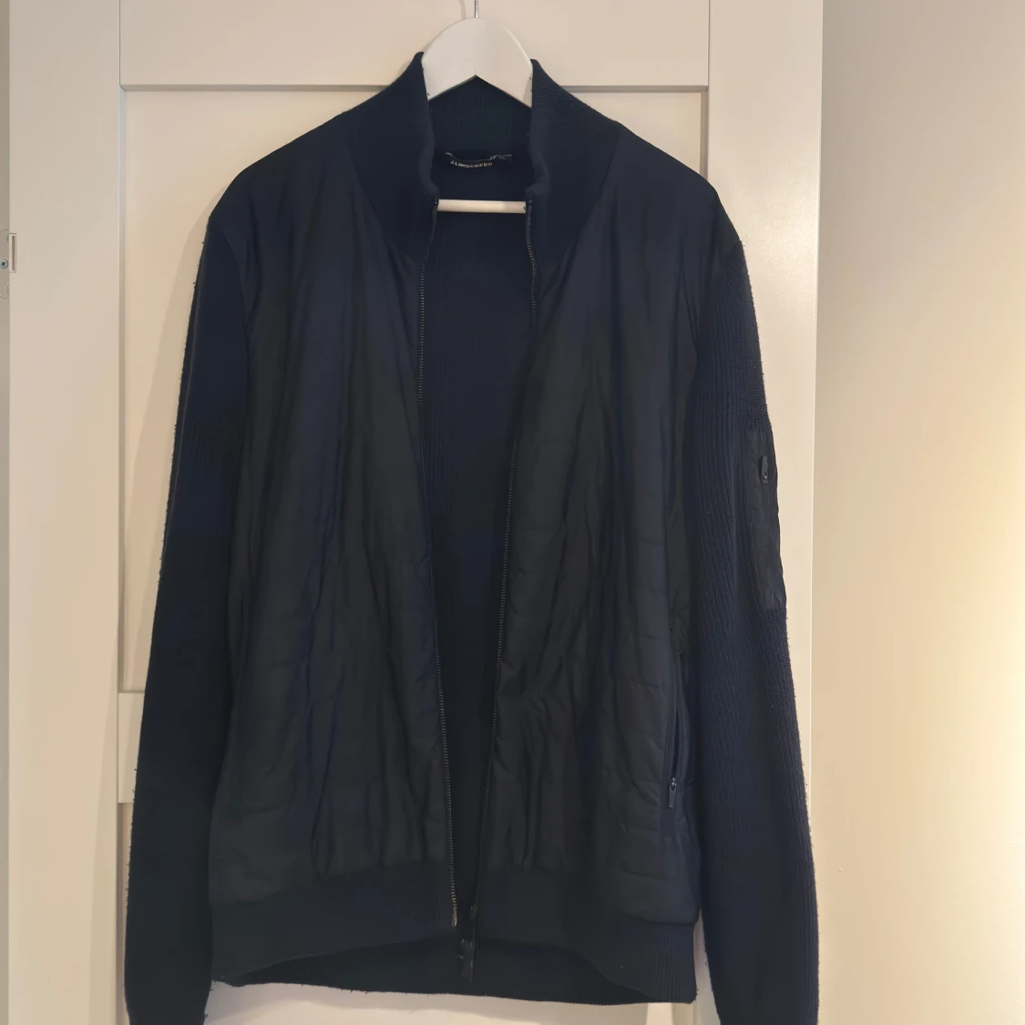 Säljer en perfekt vår och höst cardigan från JL - 92