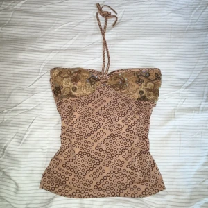 Halterneck topp - Vintage sommartopp halterneck står ingen storlek men passar bäst en S