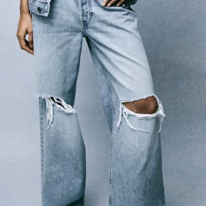 Low jeans  - Slutsålda low baggy jeans i storlek 34 men passar även 36. Helt oanvända, skriv för fler bilder  