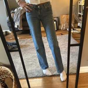 Populära abrand jeans - Säljer de populära abrand jeansen! 