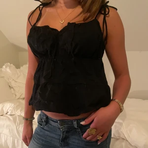 Topp - Super fin topp som både passar till vardags och festligare tillfällen🥰