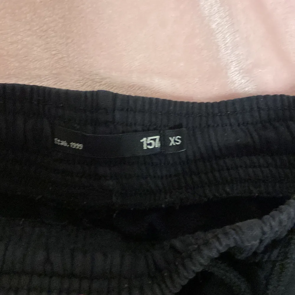 Fina svarta shorts från lager 157 i bra skick storlek xs.. Shorts.