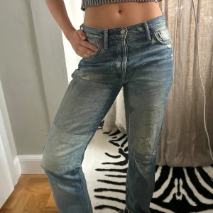 Acne jeans  - Säljer mina sååå snygga acnejeans, säljs inte längre och därmed eftertraktade!! Stl 26 i midjan och längden är avklippt och passar mig bra som är 1,68!! Åker iväg måndag kväll (8/7) så kommer inte kunna posta efter det.🫶🏼🫶🏼