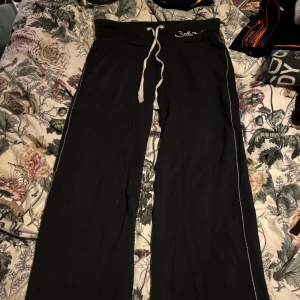 Better Bodies mjukisar - Ett jätte fina och sköna better Bodies mjukisar som är i bra skick. kontakta mig för frågor eller för fler bilder💗